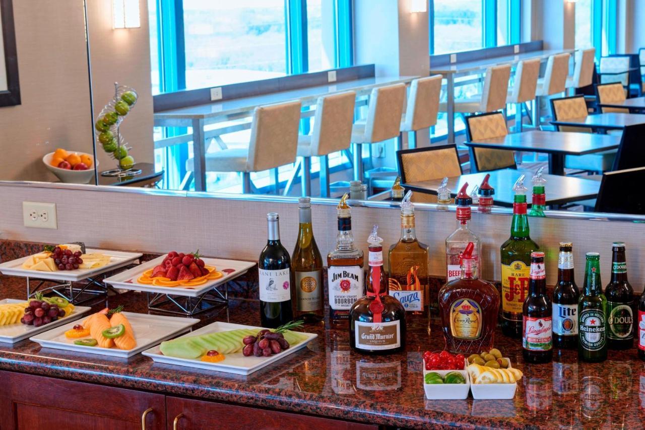 Отель Milwaukee Marriott West Уокешо Экстерьер фото