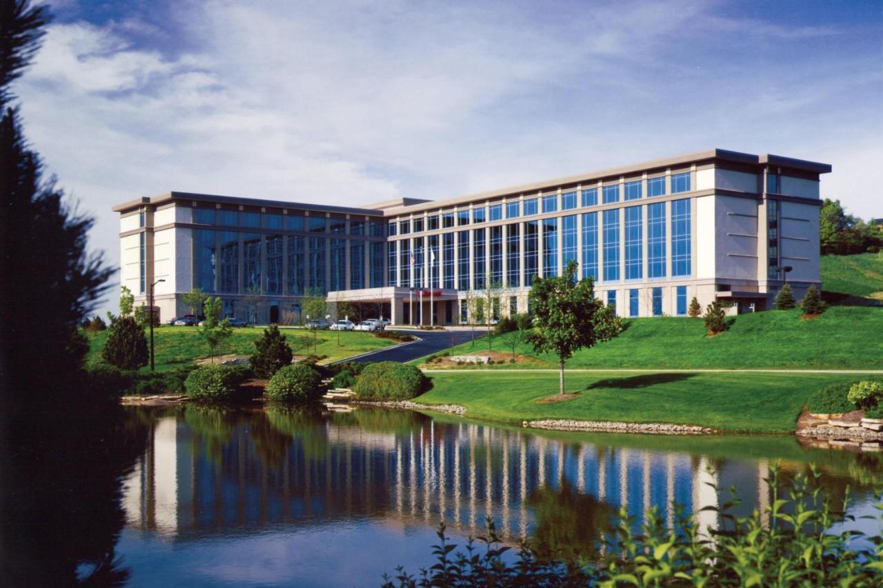 Отель Milwaukee Marriott West Уокешо Экстерьер фото