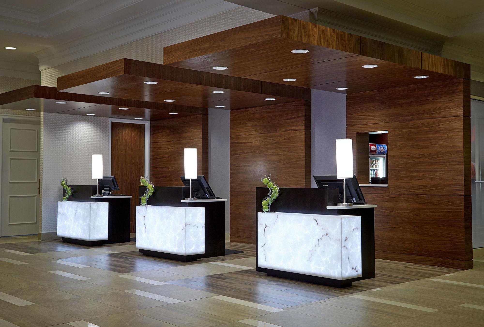 Отель Milwaukee Marriott West Уокешо Экстерьер фото