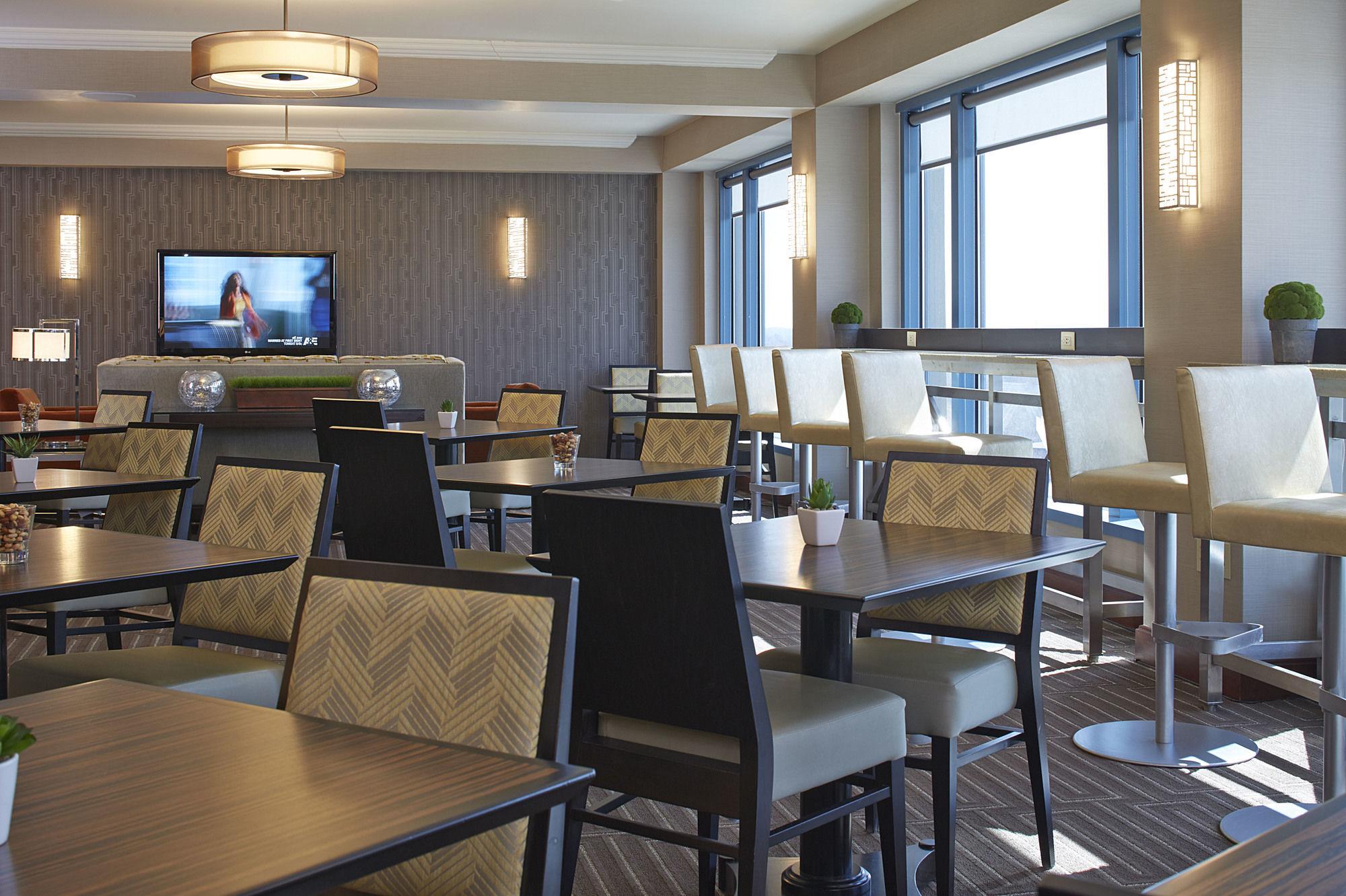 Отель Milwaukee Marriott West Уокешо Экстерьер фото