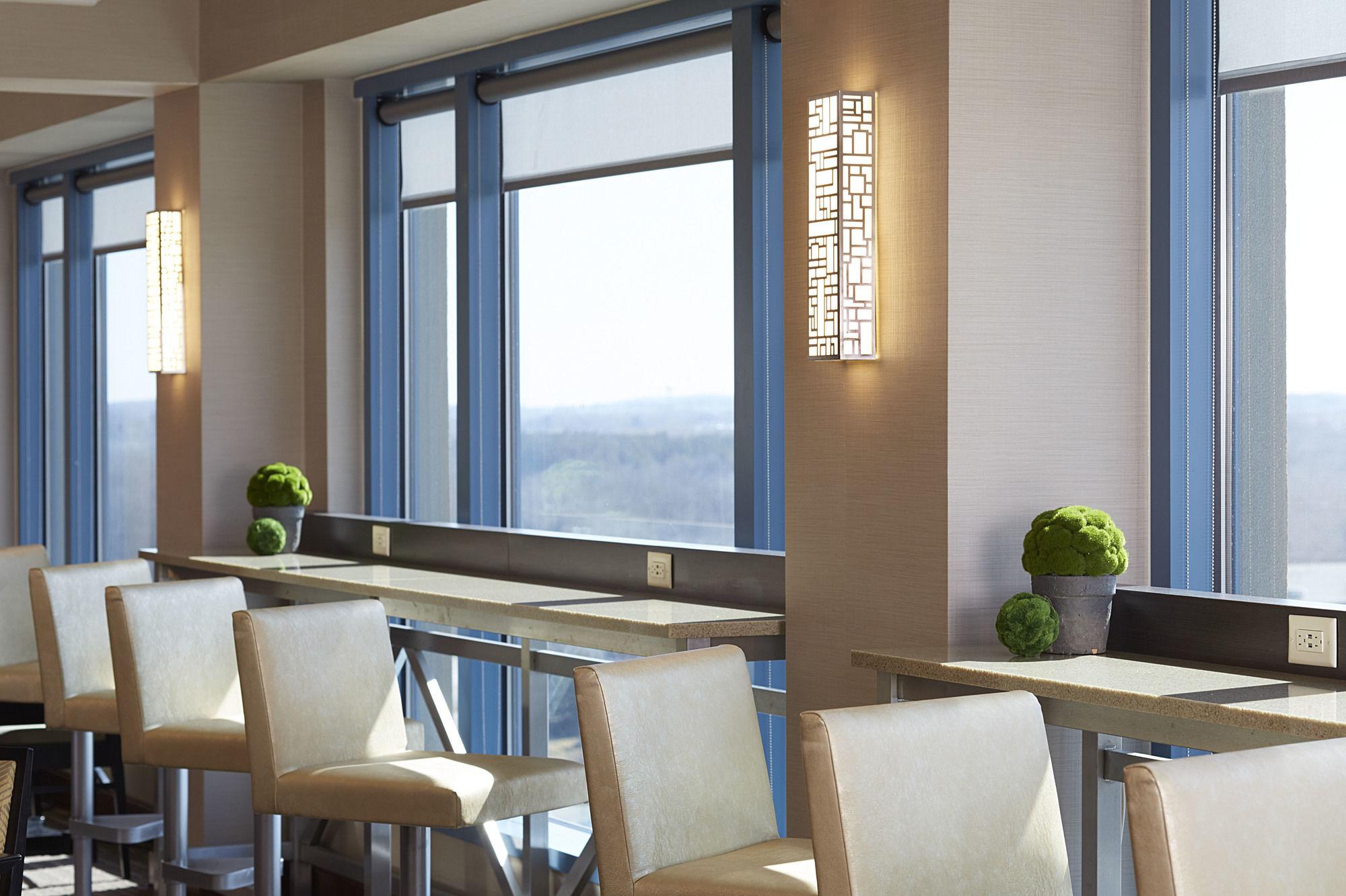 Отель Milwaukee Marriott West Уокешо Экстерьер фото