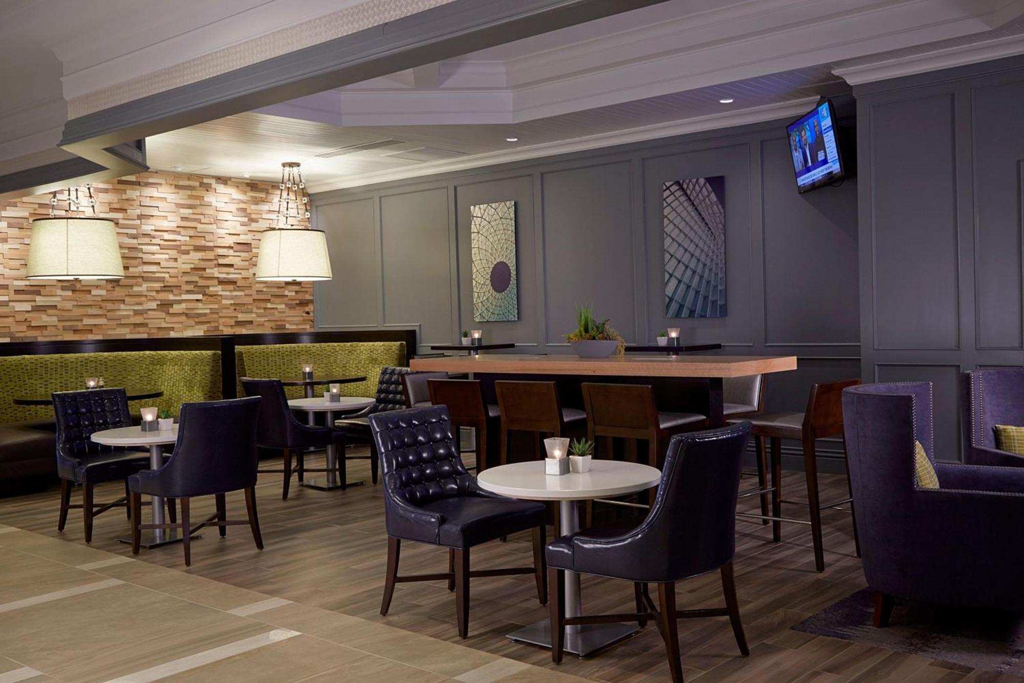 Отель Milwaukee Marriott West Уокешо Экстерьер фото