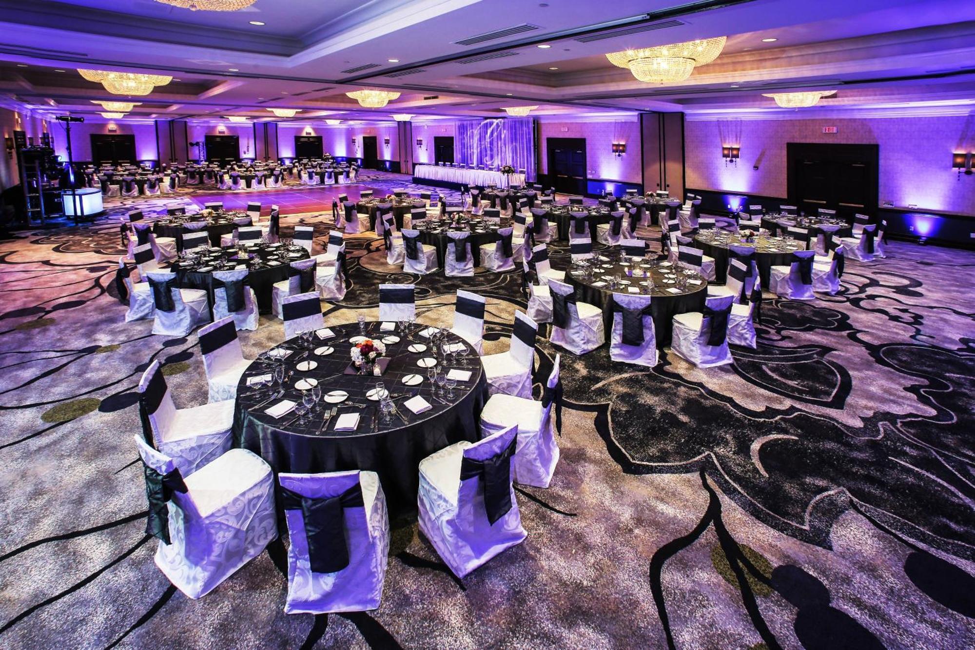 Отель Milwaukee Marriott West Уокешо Экстерьер фото