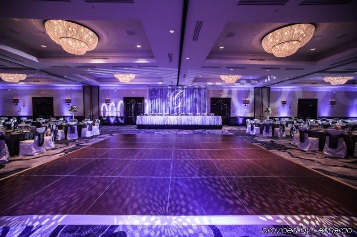Отель Milwaukee Marriott West Уокешо Экстерьер фото