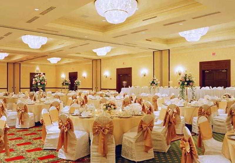 Отель Milwaukee Marriott West Уокешо Экстерьер фото