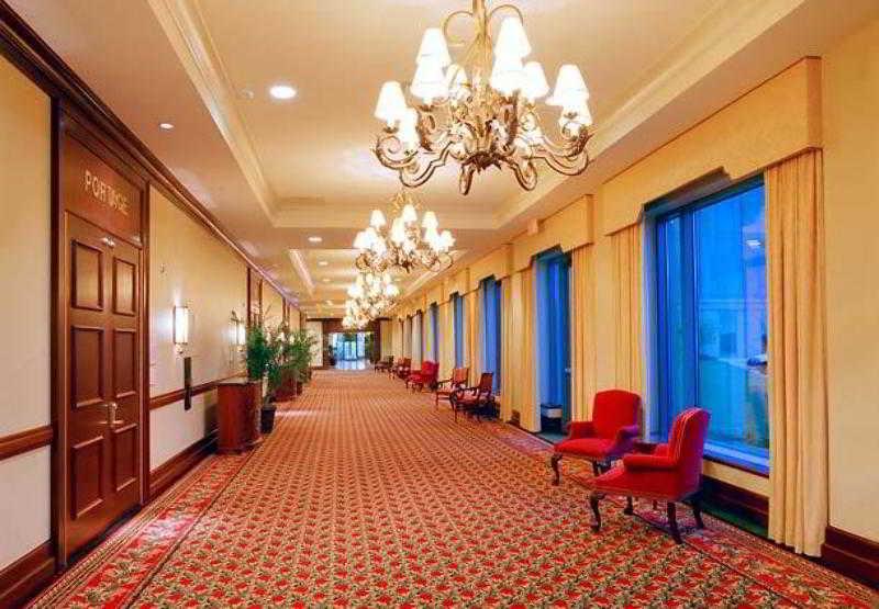 Отель Milwaukee Marriott West Уокешо Экстерьер фото