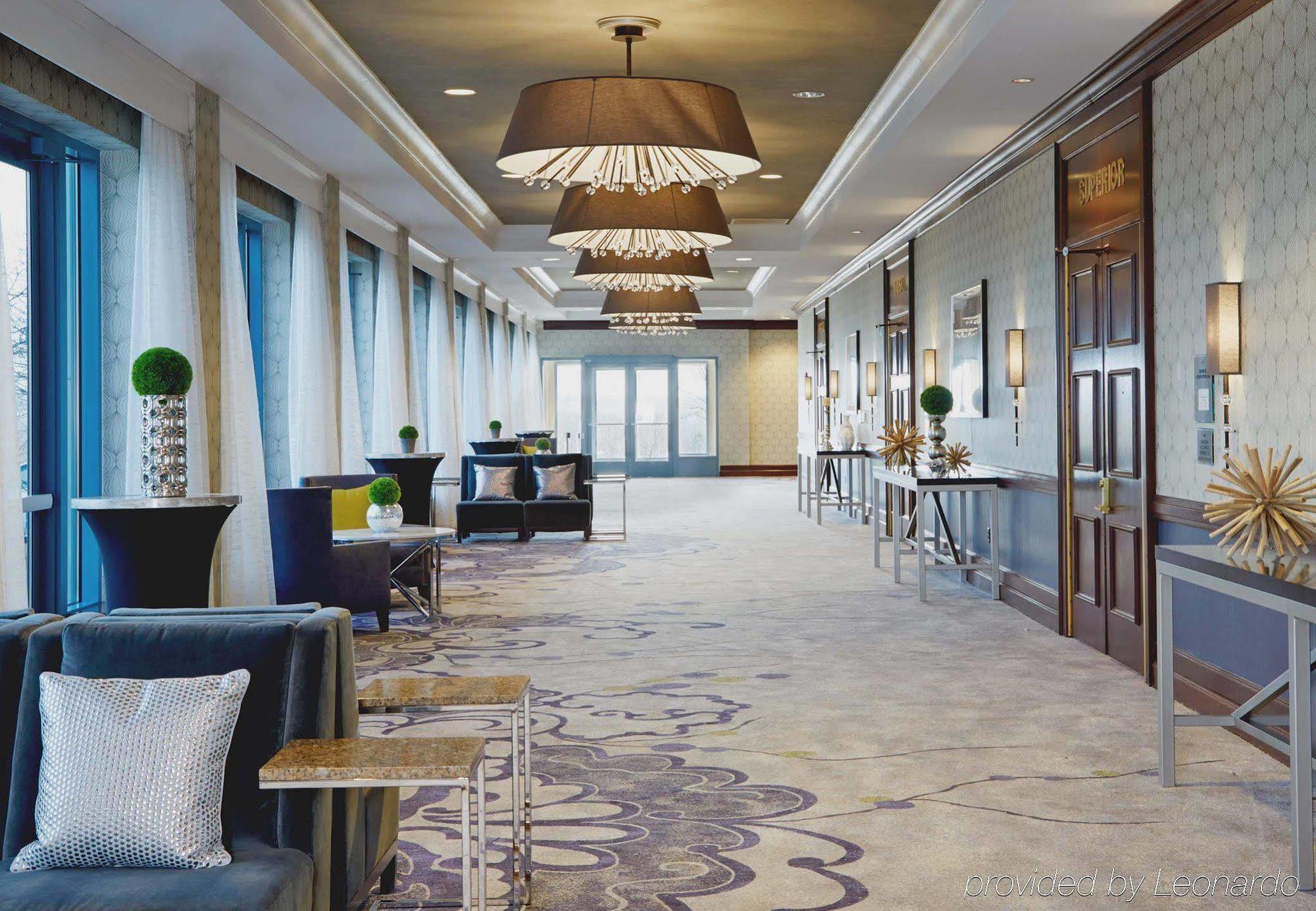 Отель Milwaukee Marriott West Уокешо Экстерьер фото