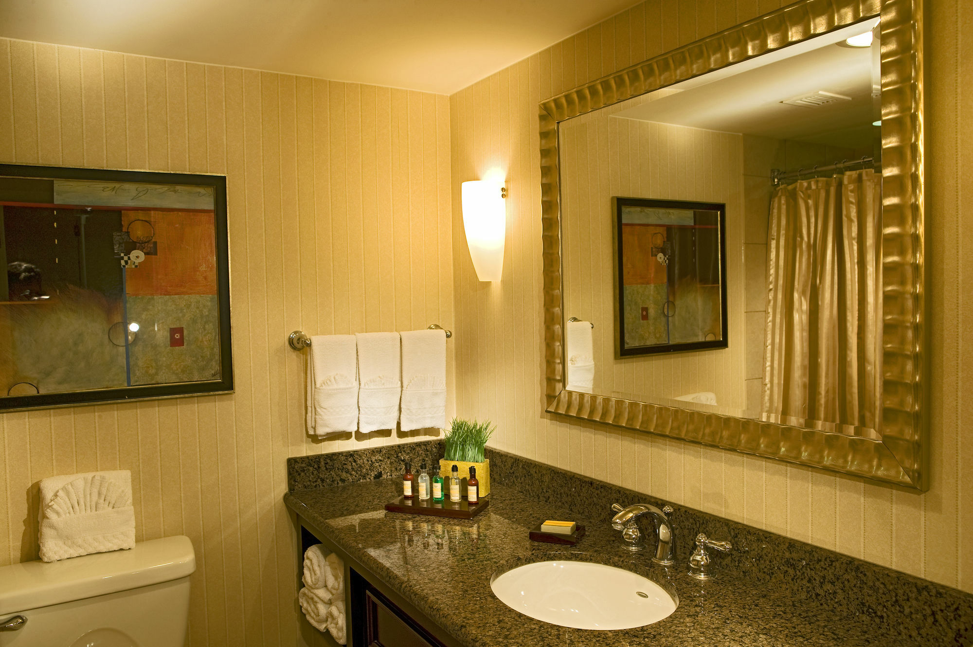 Отель Milwaukee Marriott West Уокешо Экстерьер фото