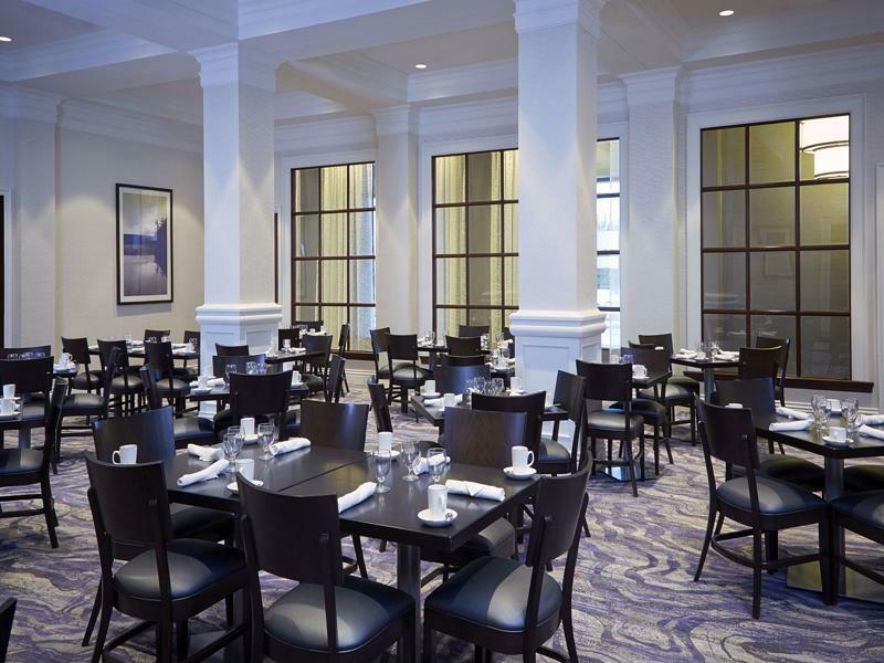 Отель Milwaukee Marriott West Уокешо Экстерьер фото