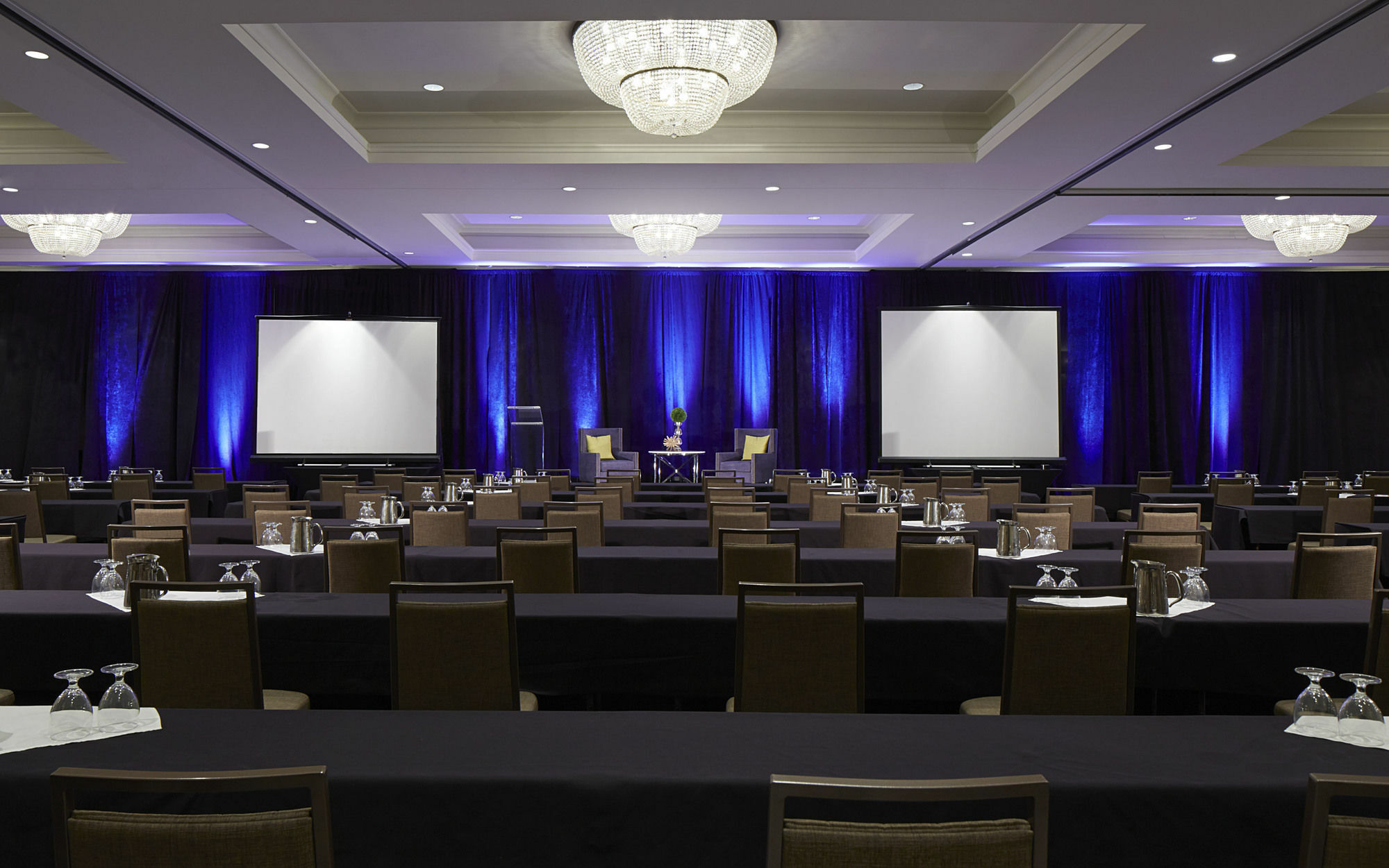 Отель Milwaukee Marriott West Уокешо Экстерьер фото